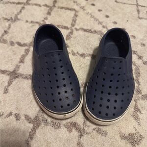 Native Miles children's slip-on sneakers in navy blue size 9C
